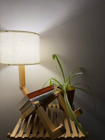 Zittende lezer houten lamp