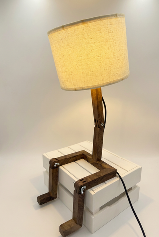 Zittende lezer houten lamp