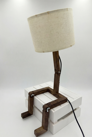 Zittende lezer houten lamp